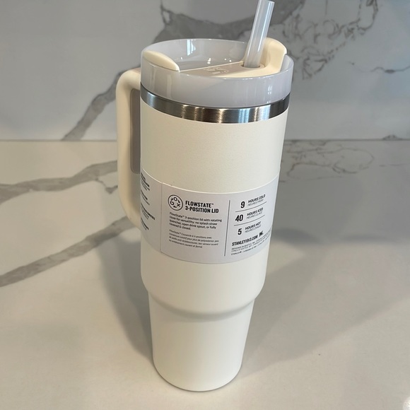Stanley - 30 oz. CREAM Quencher H2.0 Flowstate Tumbler with Handle - NWT! - Picture 4 of 8
